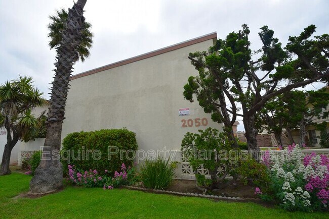 Building Photo - 2050 N Ventura Rd