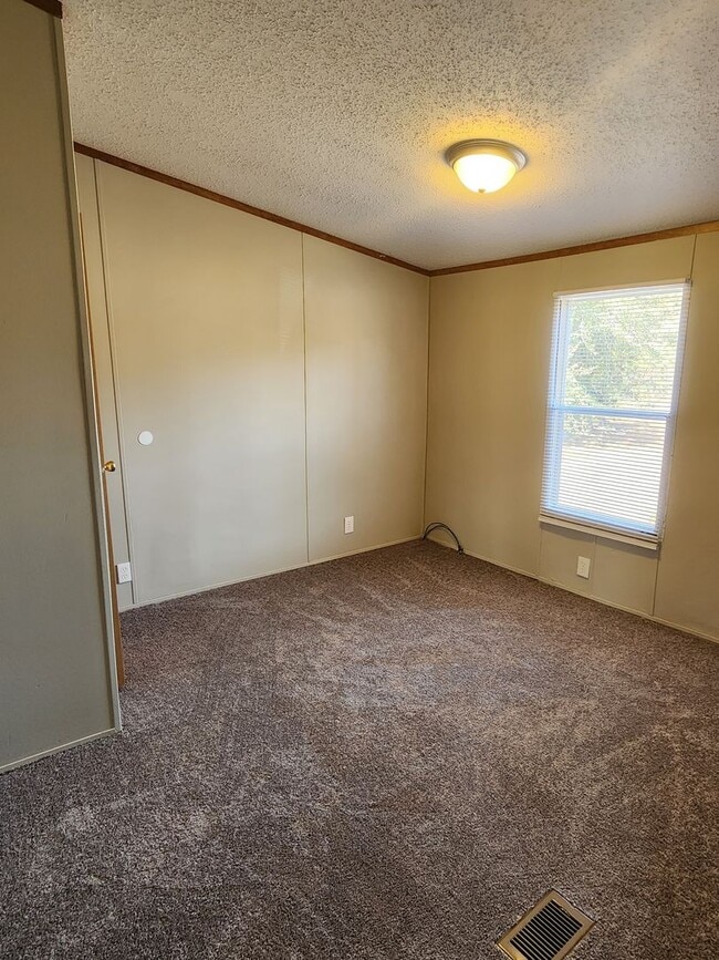 Building Photo - 7965 E Oglethorpe Hwy