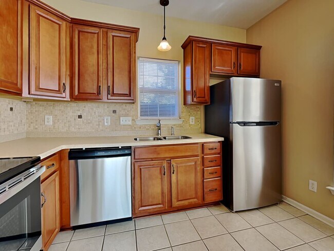 Building Photo - 9021 Cinnabay Dr