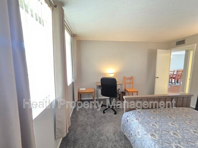 Building Photo - 1012 Pearce Dr