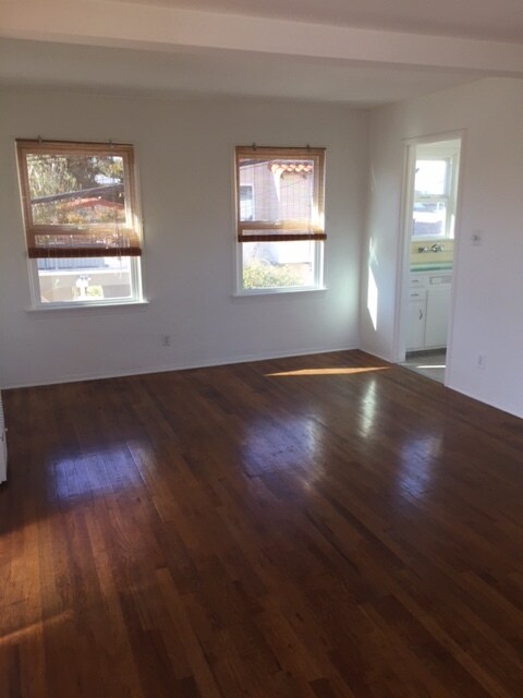 Building Photo - 216 Cypress Dr