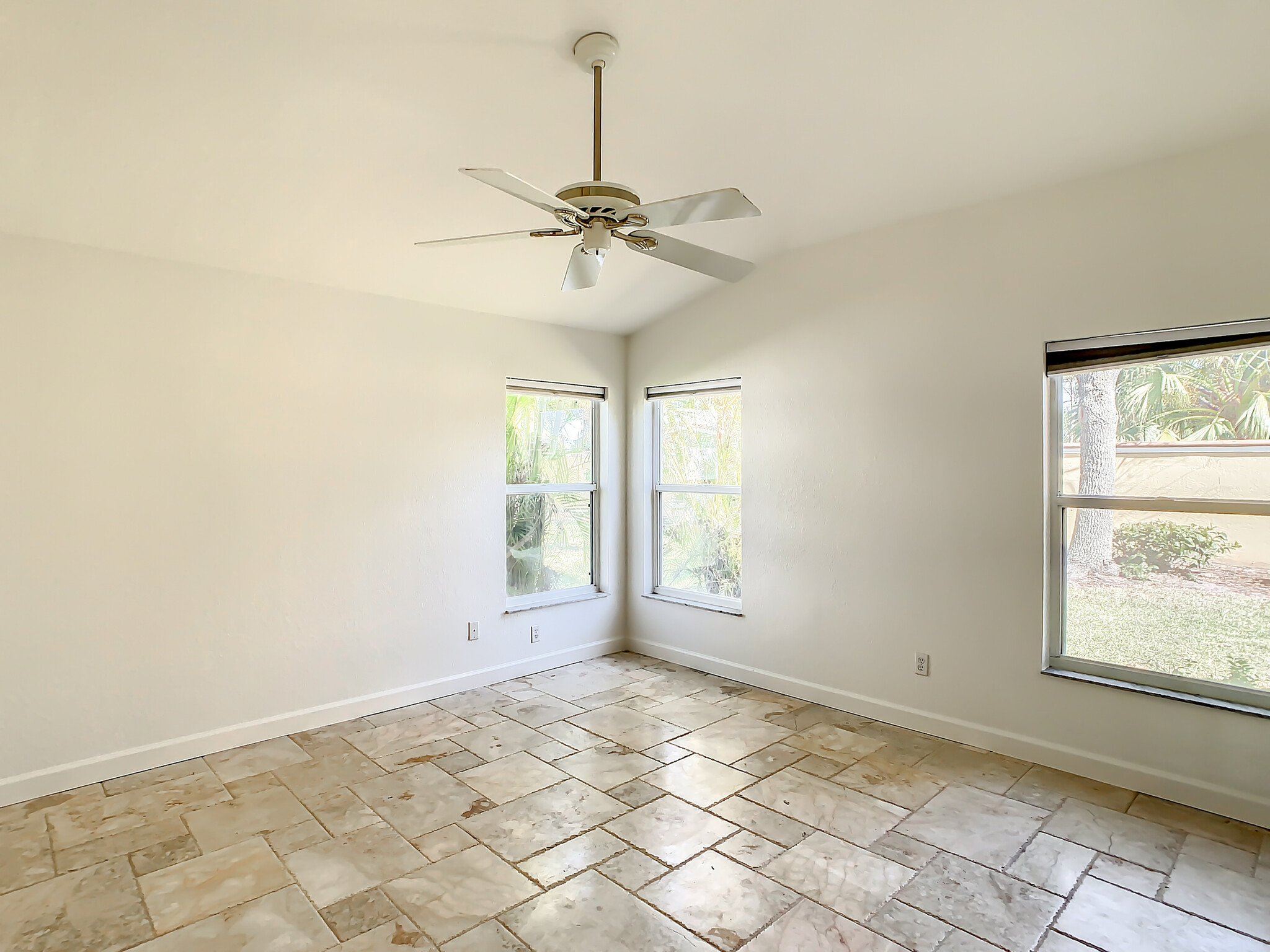 Master Bedroom - 2040 King Tarpon Dr