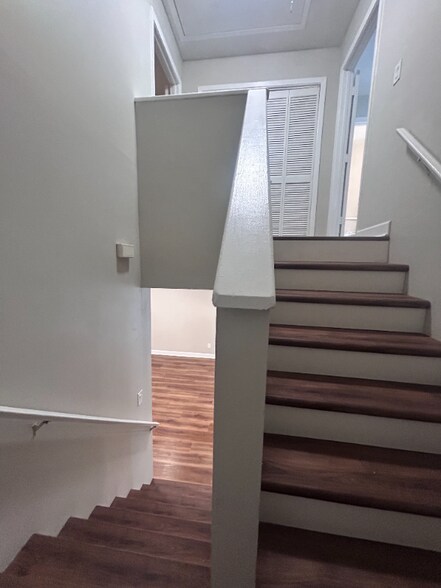 Building Photo - 152 Belmonte Dr SW