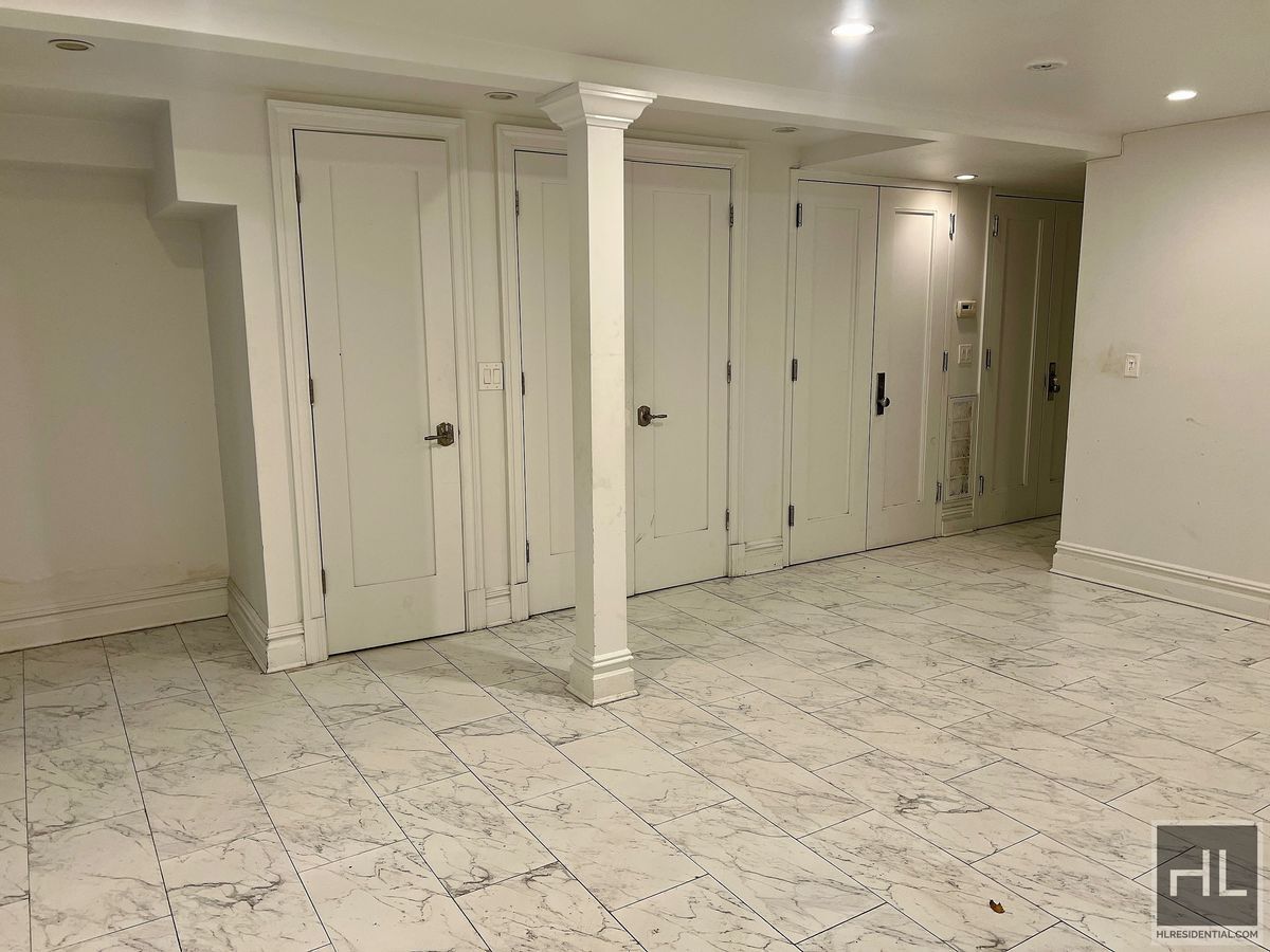 Building Photo - 4BR 3BA Historic Limestone Duplex In Crown...