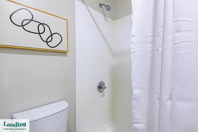 Building Photo - 1000 Palm Pl Dr NE