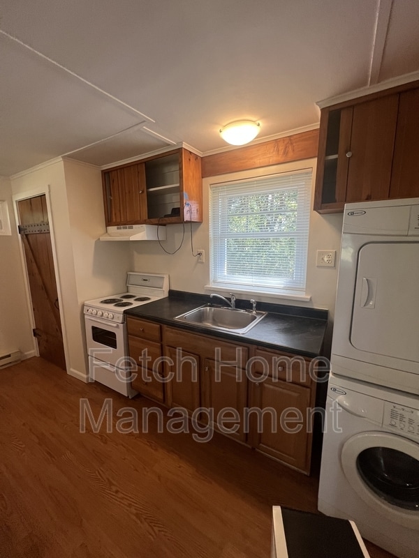 Building Photo - 1272 Park Rd