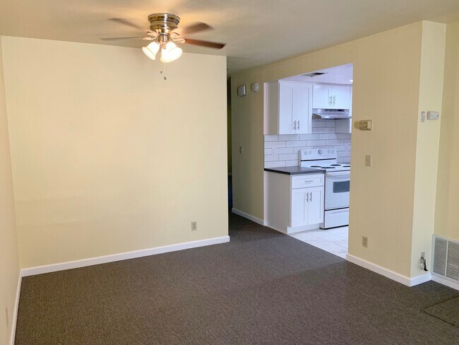 Building Photo - SUNNYVALE - Beautifully remodeled condomin...