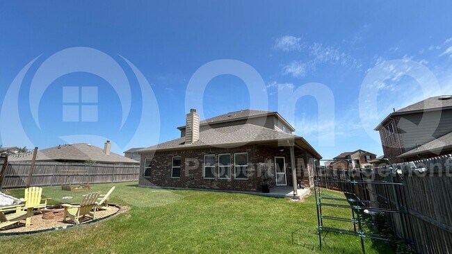 Building Photo - 400 Plum Ct