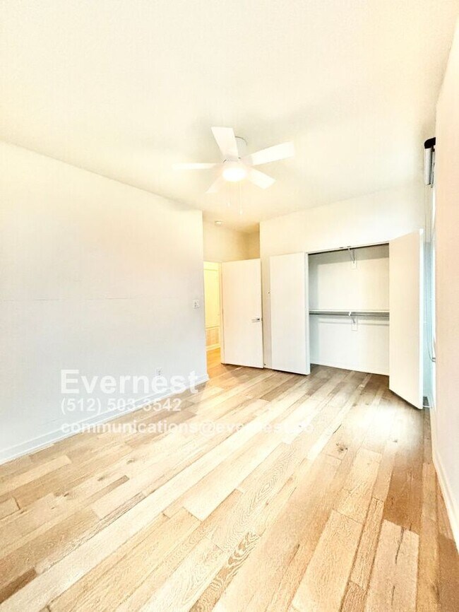 Building Photo - 2528 N Fitzhugh Ave