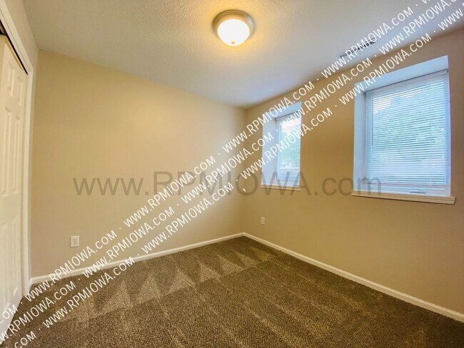 Building Photo - 145 Christie Ln