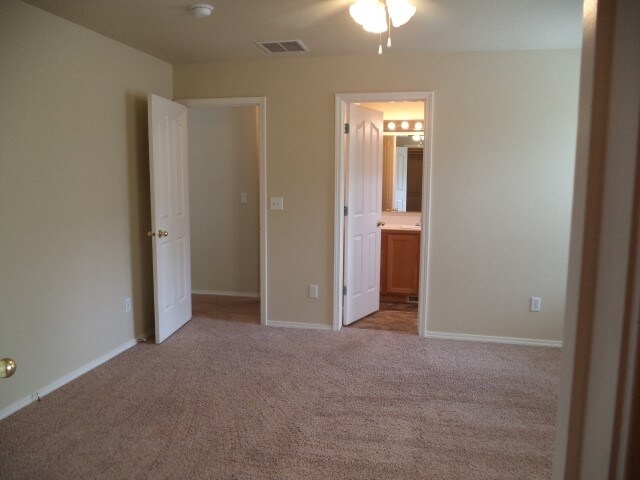 Building Photo - 814 W Oakmont Avenue