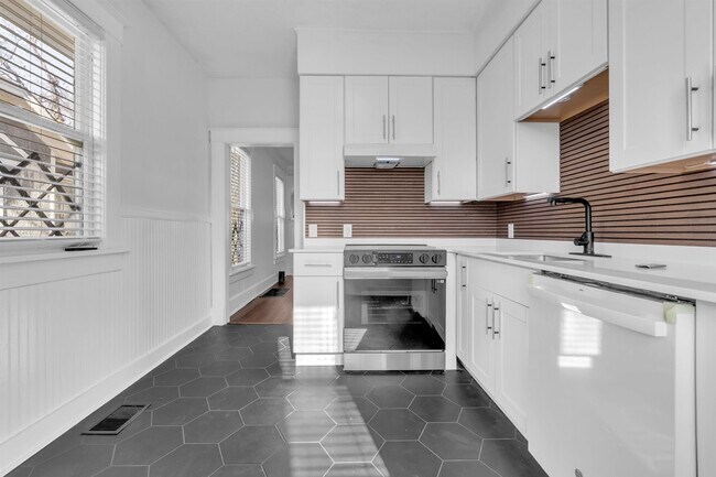 Building Photo - 1851 Manila Ave