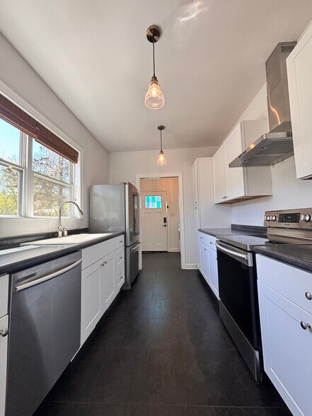 Building Photo - 620 Massey Ave