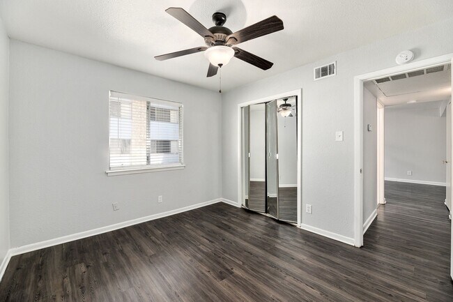 Building Photo - Great for Roommates!