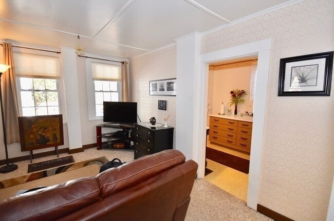 Building Photo - 58 S East St