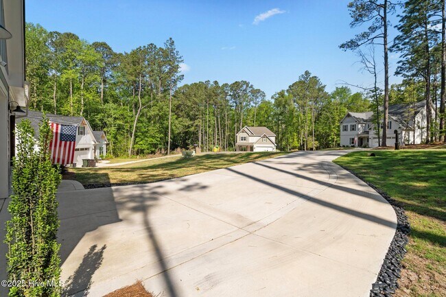 Building Photo - 594 E L Ives Dr