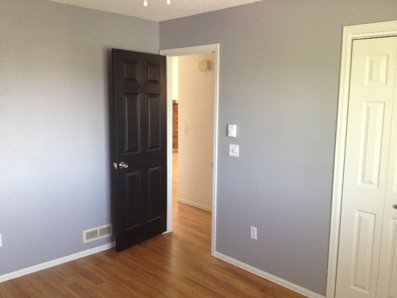 Building Photo - 2241 W Hillside Ave