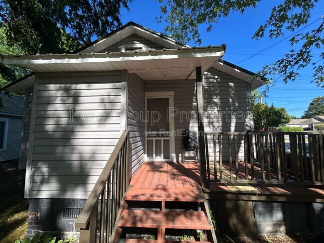 Building Photo - 177 S Maple St