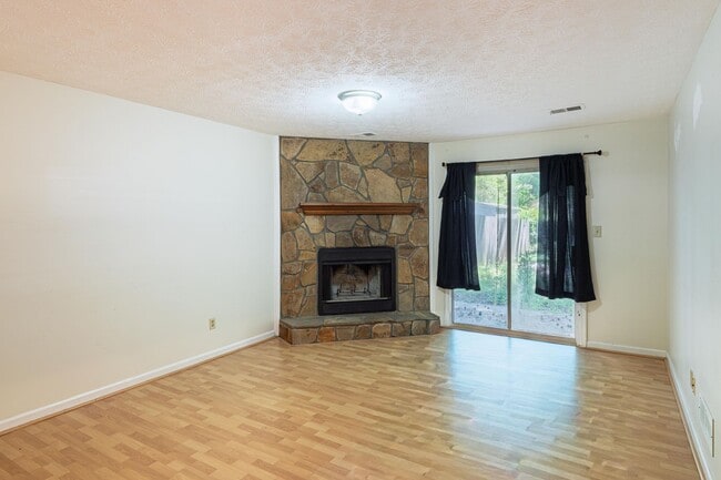 Building Photo - Updated 2BR Townhome Near Clayton State with Fenced Yard