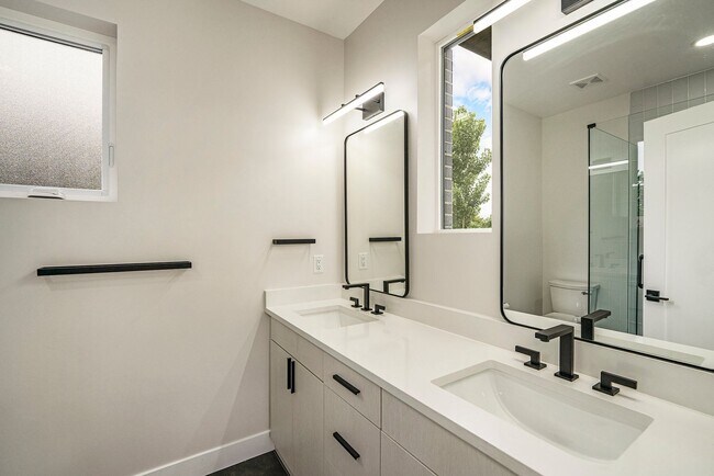 Building Photo - Back Duplex in Denver's Jefferson Park Neighborhood