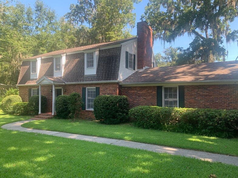 Building Photo - 2402 Delgado Dr