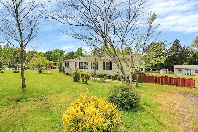 Building Photo - 128 Evelyn Ln
