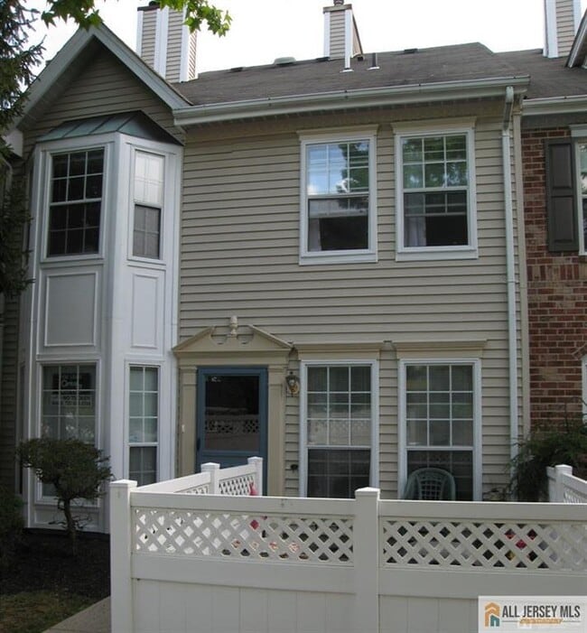 Primary Photo - 110 Albury Way