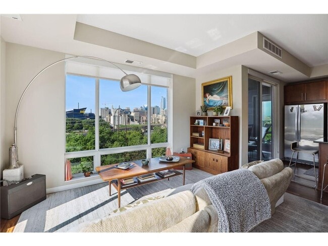 Building Photo - 401 SE Main St