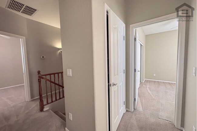 Building Photo - 4Bed/2.5 Bath House at Greenway/75th Ave! Ready for Immediate Move-In! -- Gated Community!