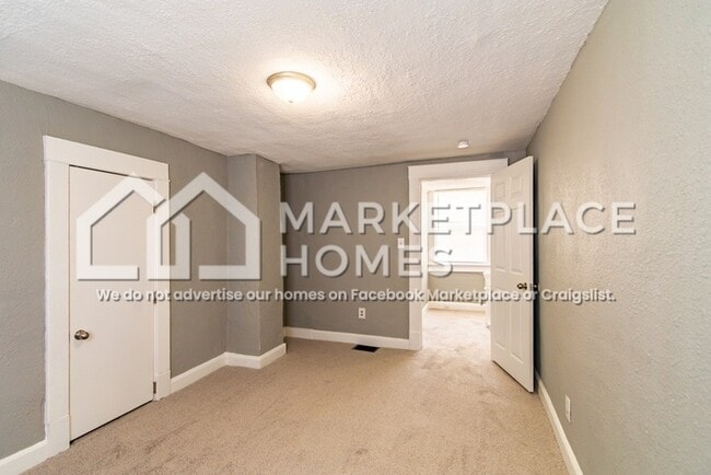 Building Photo - 1260 King Ave