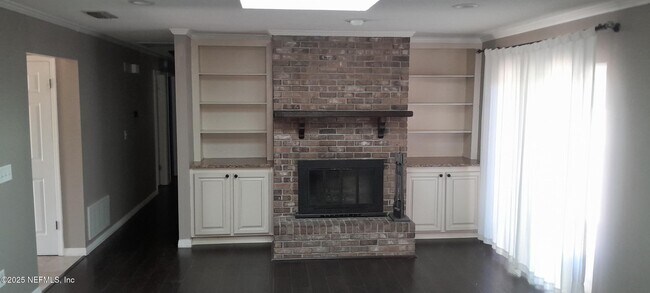 Building Photo - 2724 Lexington Dr