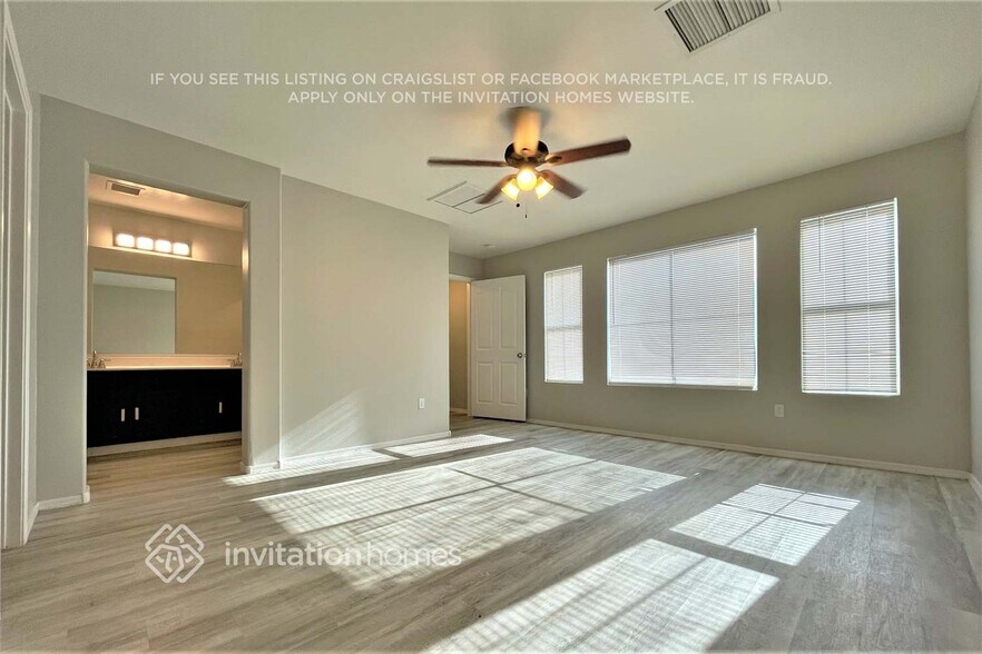Building Photo - 1391 S Hawk Ln