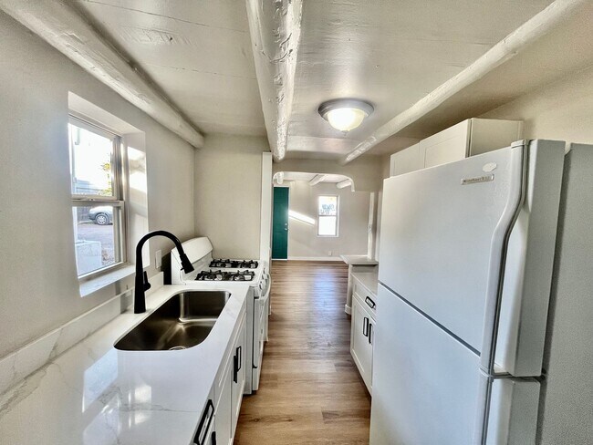 Building Photo - 422 Towner Ave NW