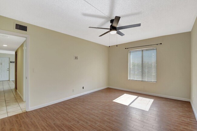 Building Photo - 616 Sea Pine Way