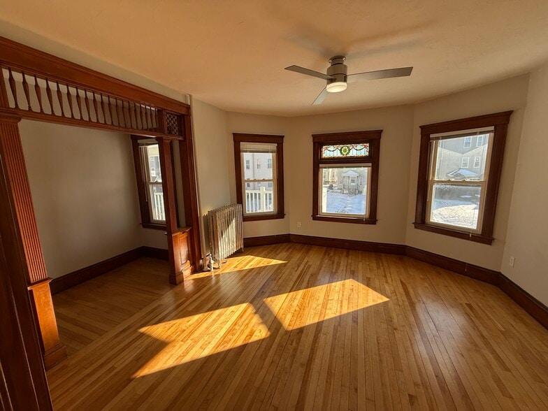 Building Photo - 148 Vernon St