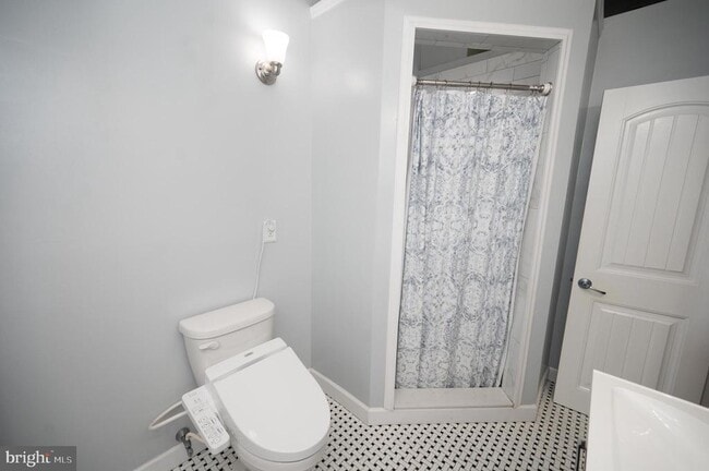Building Photo - 703 Annin St