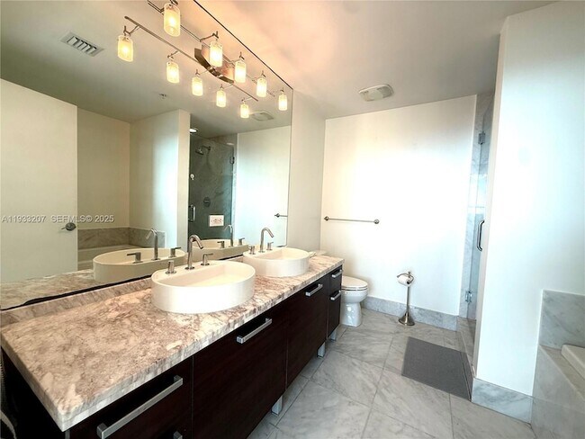 Building Photo - 253 NE 2nd St