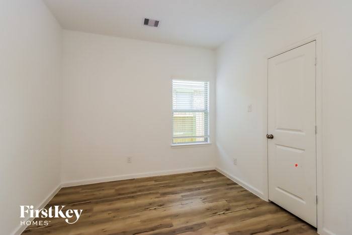 Building Photo - 15807 Kinord Ter Dr