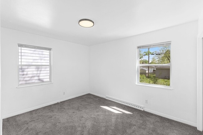 Building Photo - Charming 3-Bed Ranch with Detached Garage – Prime Upper Arlington/Columbus Area!