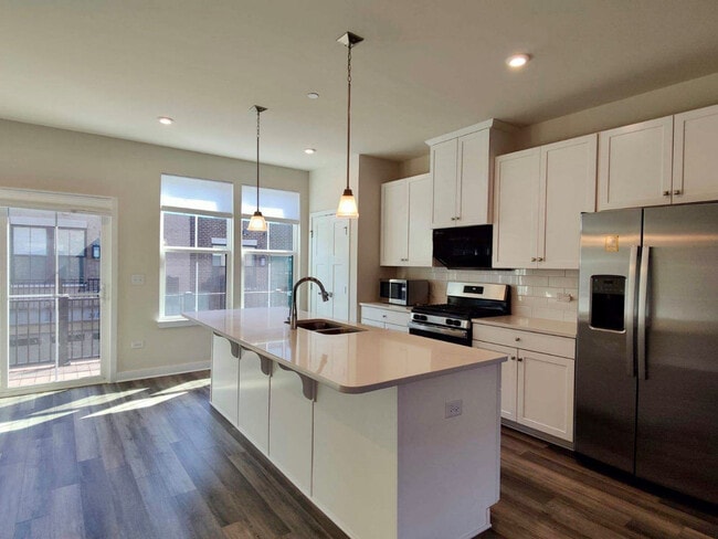 Building Photo - 319 Elm Ct.