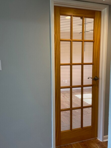 Building Photo - 1804 Colonial Village Way
