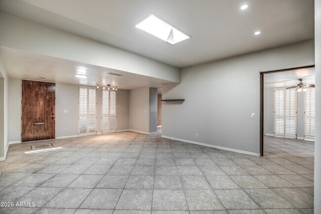 Building Photo - 8647 E Devonshire Ave