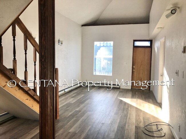 Building Photo - 2 Bedroom in Uptown!