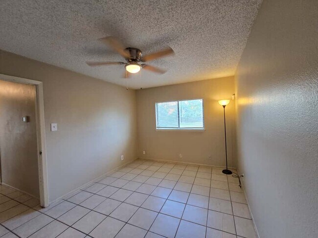 Building Photo - 8338 Longhorn Ridge Dr