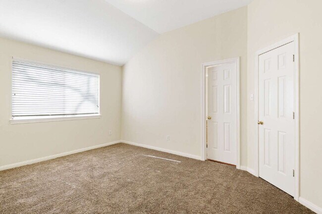 Building Photo - 203 Paradise Ln