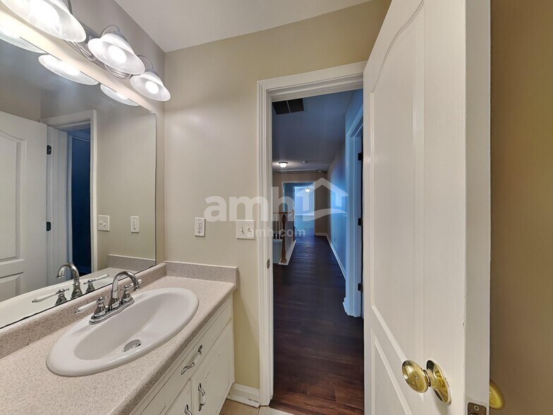 Building Photo - 241 Hunters Chase