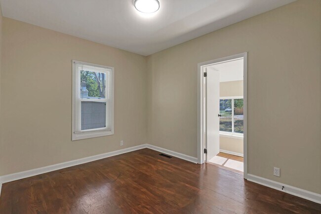Building Photo - Newly Refreshed 3-Bed Bungalow with Bonus Sunroom & Finished Attic – Columbus Living!
