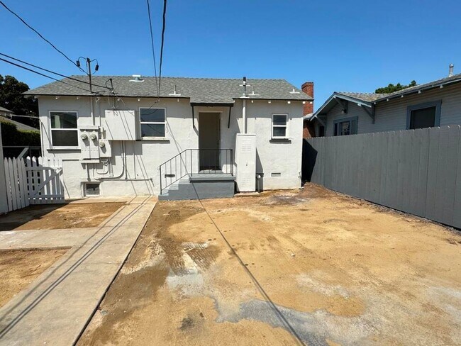 Building Photo - 215-219 Church Ave