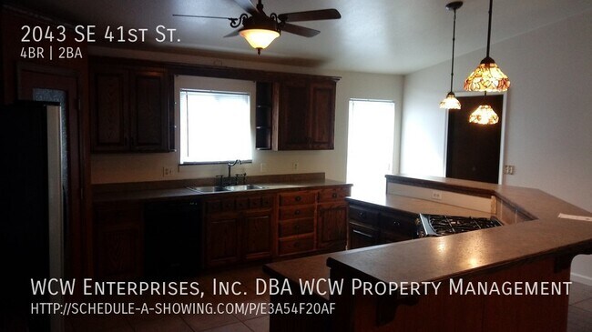 Building Photo - 2043 SE 41st St