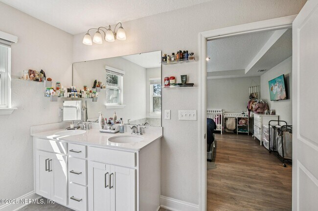 Building Photo - 13220 Cameron Vly Ct